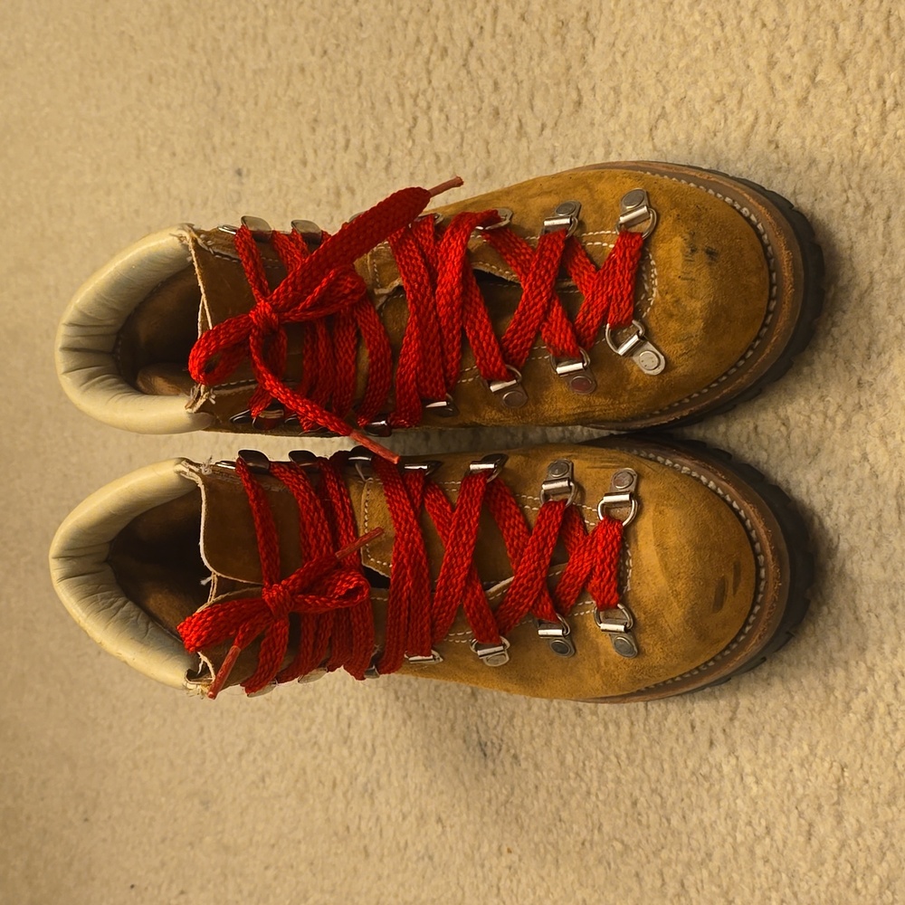 Vintage Wilderness Vibram Mountaineering/Hiking Suede Boots Red Laces Size 7.5M
